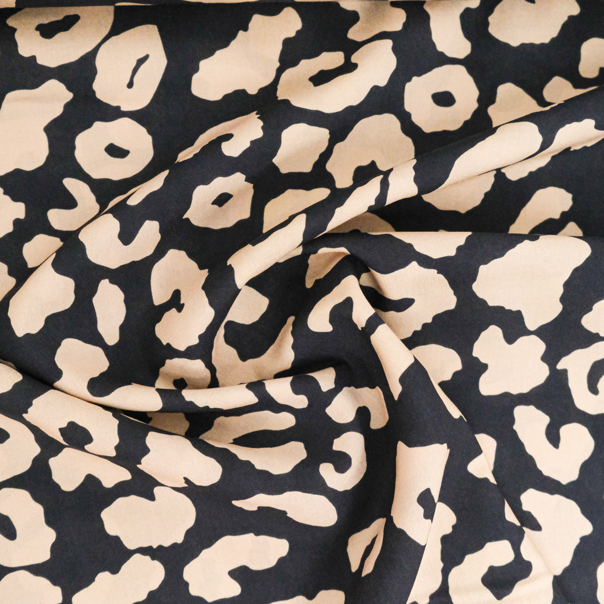 Black-Background Savanna-Print Viscose Poplin - Maison Klem
